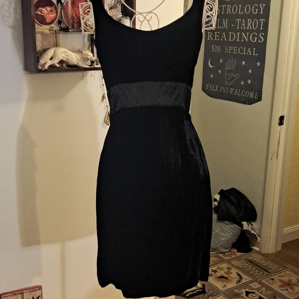 Vintage handmade black velvet cocktail dress with bow, sz S